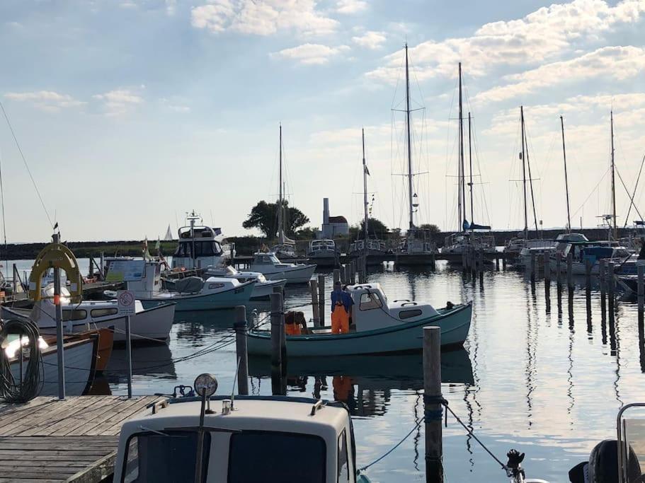 Villa Skont Fiskerhus. Taet Pa By, Havn Og Havet Marstal Esterno foto